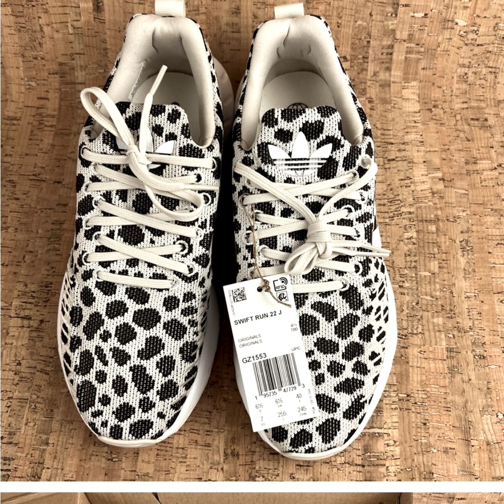 Adidas Swift Run Sneakers NWT Women’s 7
